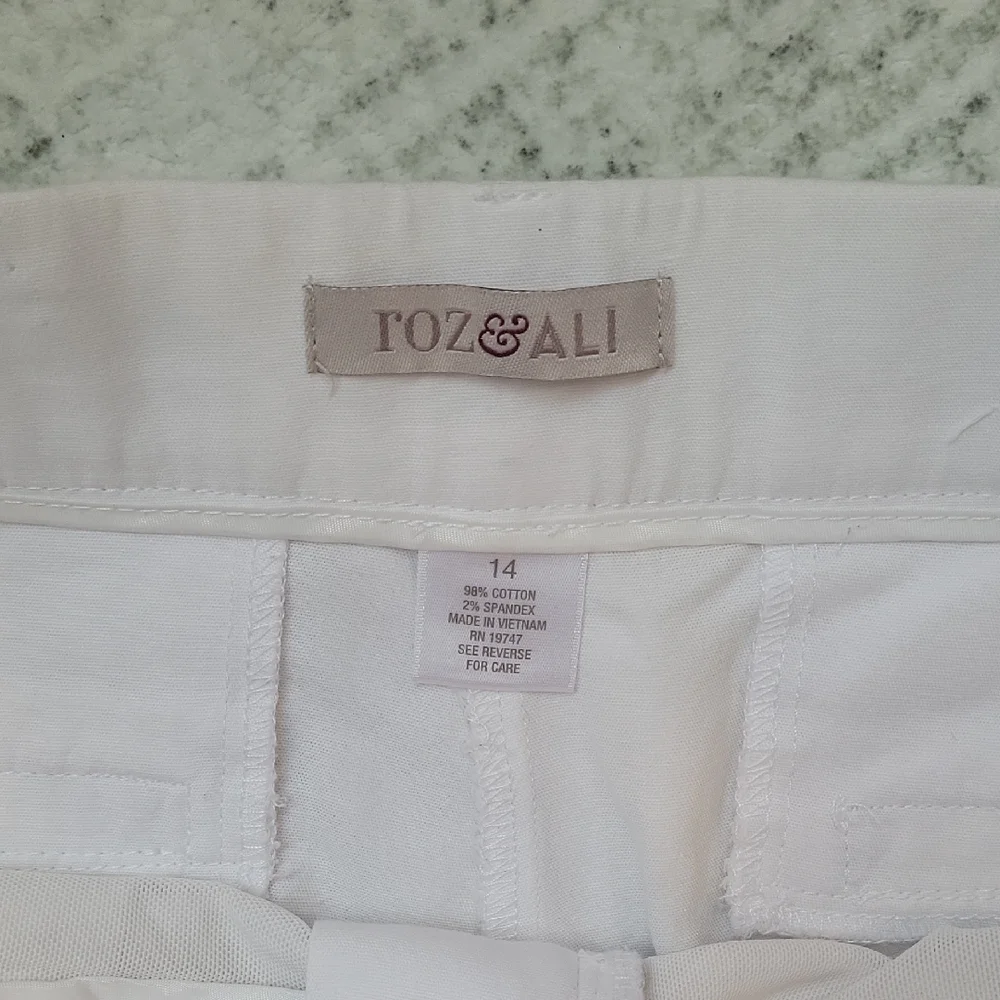 Elegant Women's White Pants - Picture 2 of 8